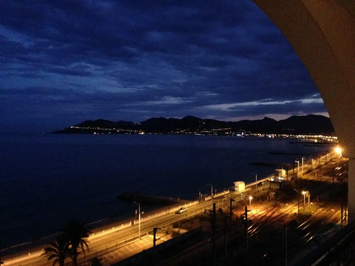 Cannes Vue Mer Apartment