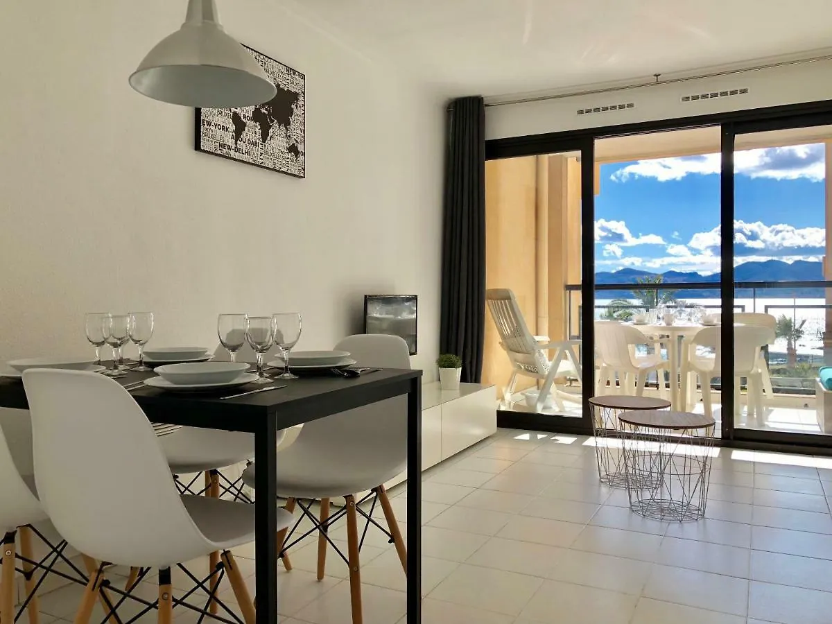 Cannes Vue Mer 0*,  France