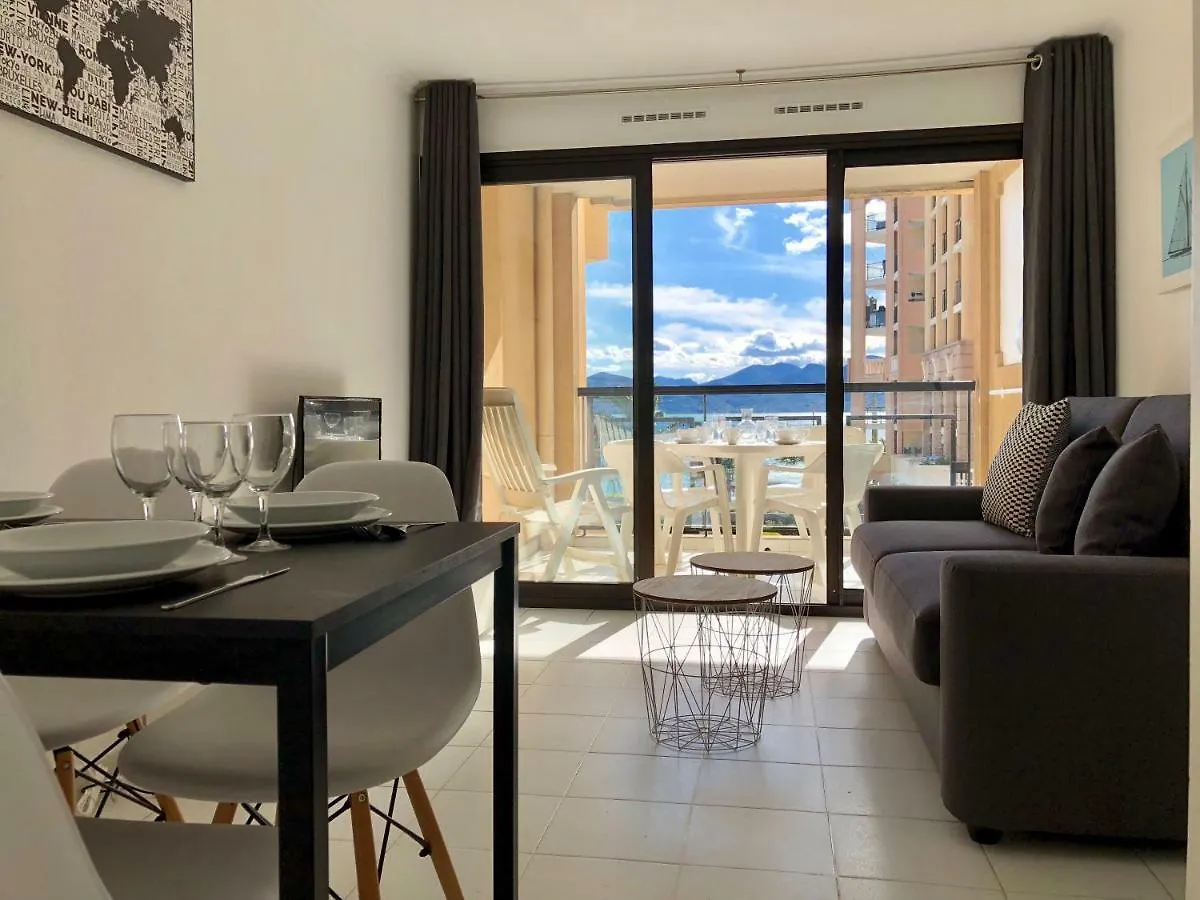 Cannes Vue Mer 0*,  France