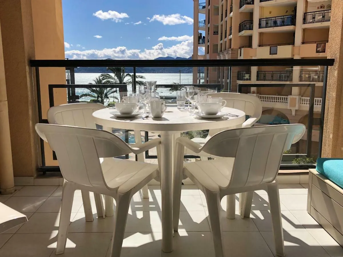 Cannes Vue Mer 0*,